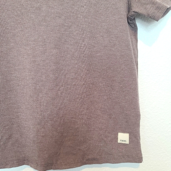 VUORI Pose Fitted Ribbed Crop Tee in Sawyer - Picture 5 of 8